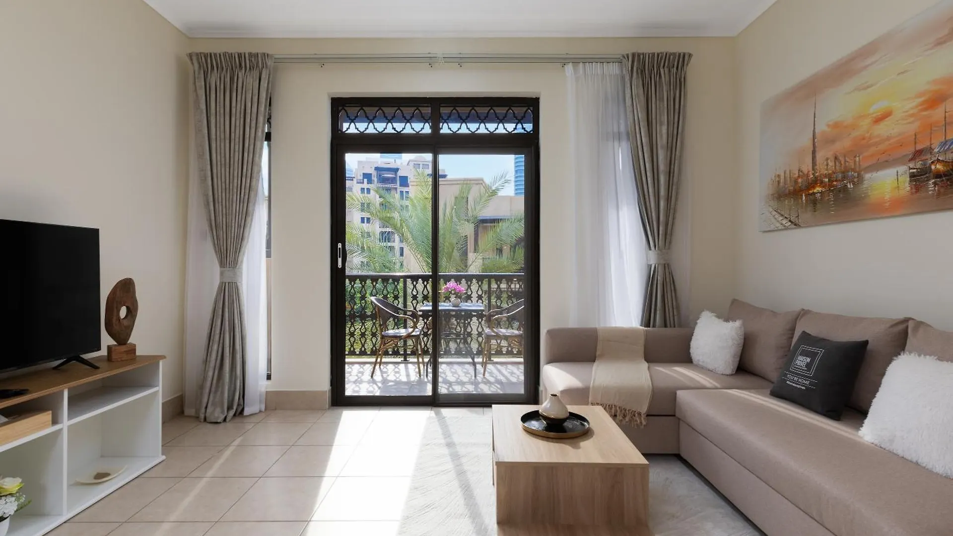 Maison Privee - Stylish & Spacious Apartment In Downtown Dubai United Arab Emirates