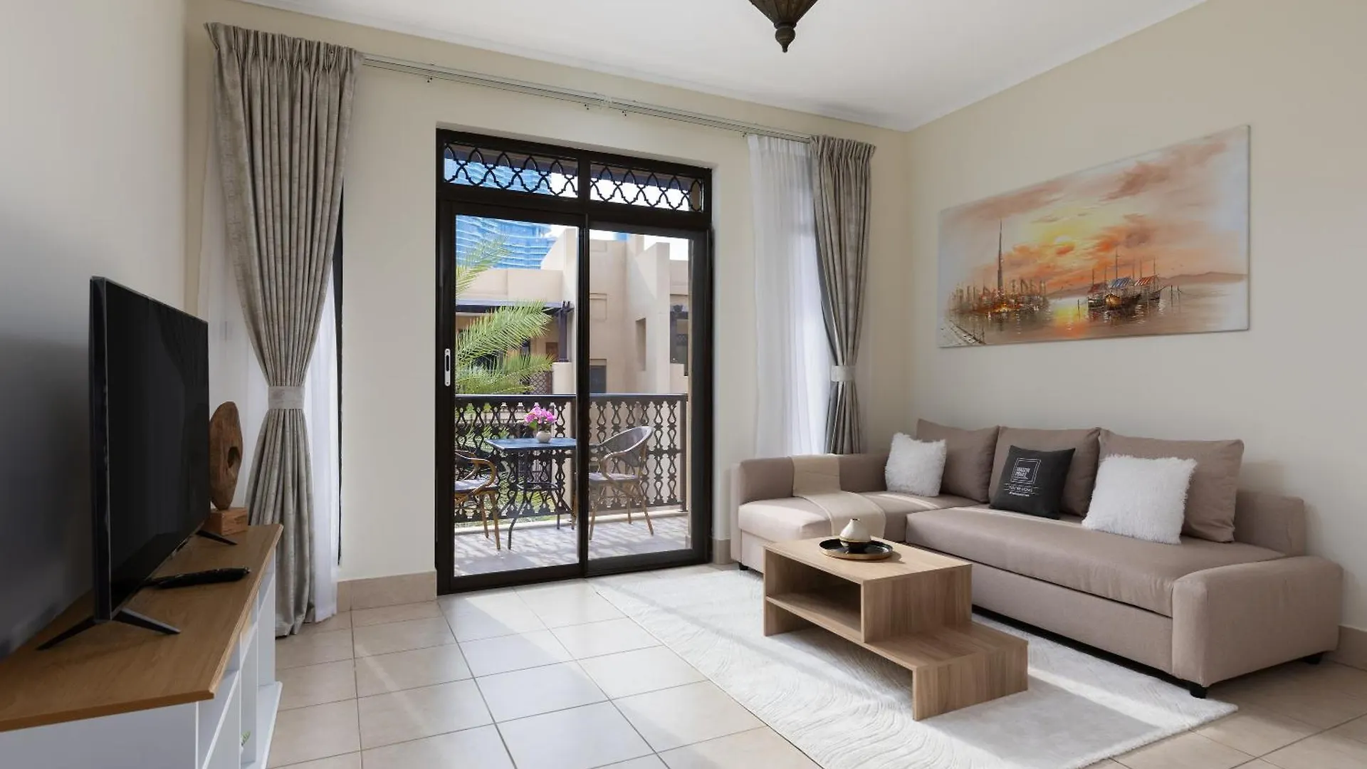 Maison Privee - Stylish & Spacious Apartment In Downtown Dubai United Arab Emirates