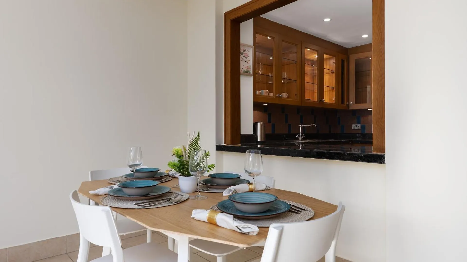 Maison Privee - Stylish & Spacious Apartment In Downtown Dubai