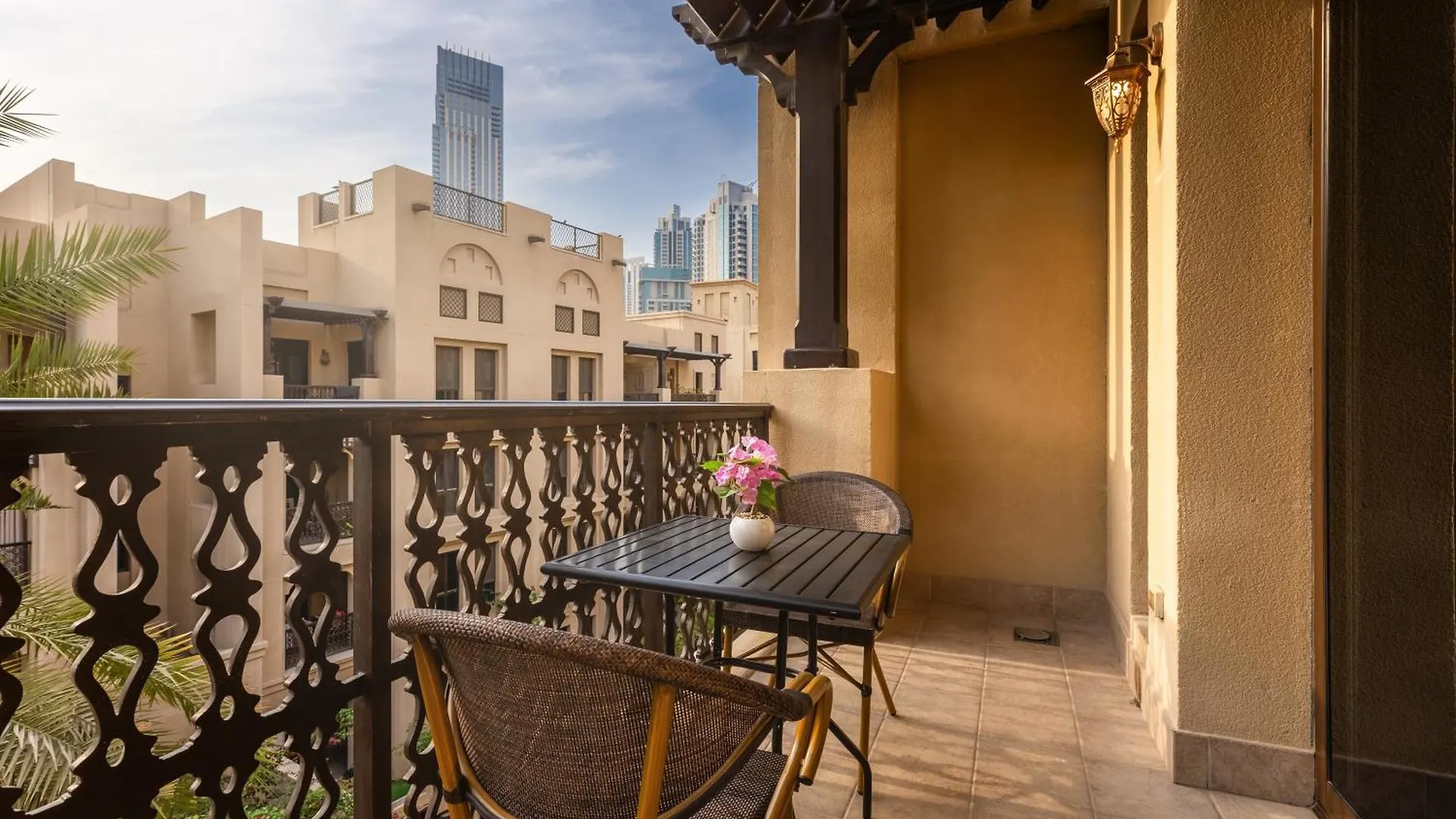 Maison Privee - Stylish & Spacious Apartment In Downtown Дубай 0*,