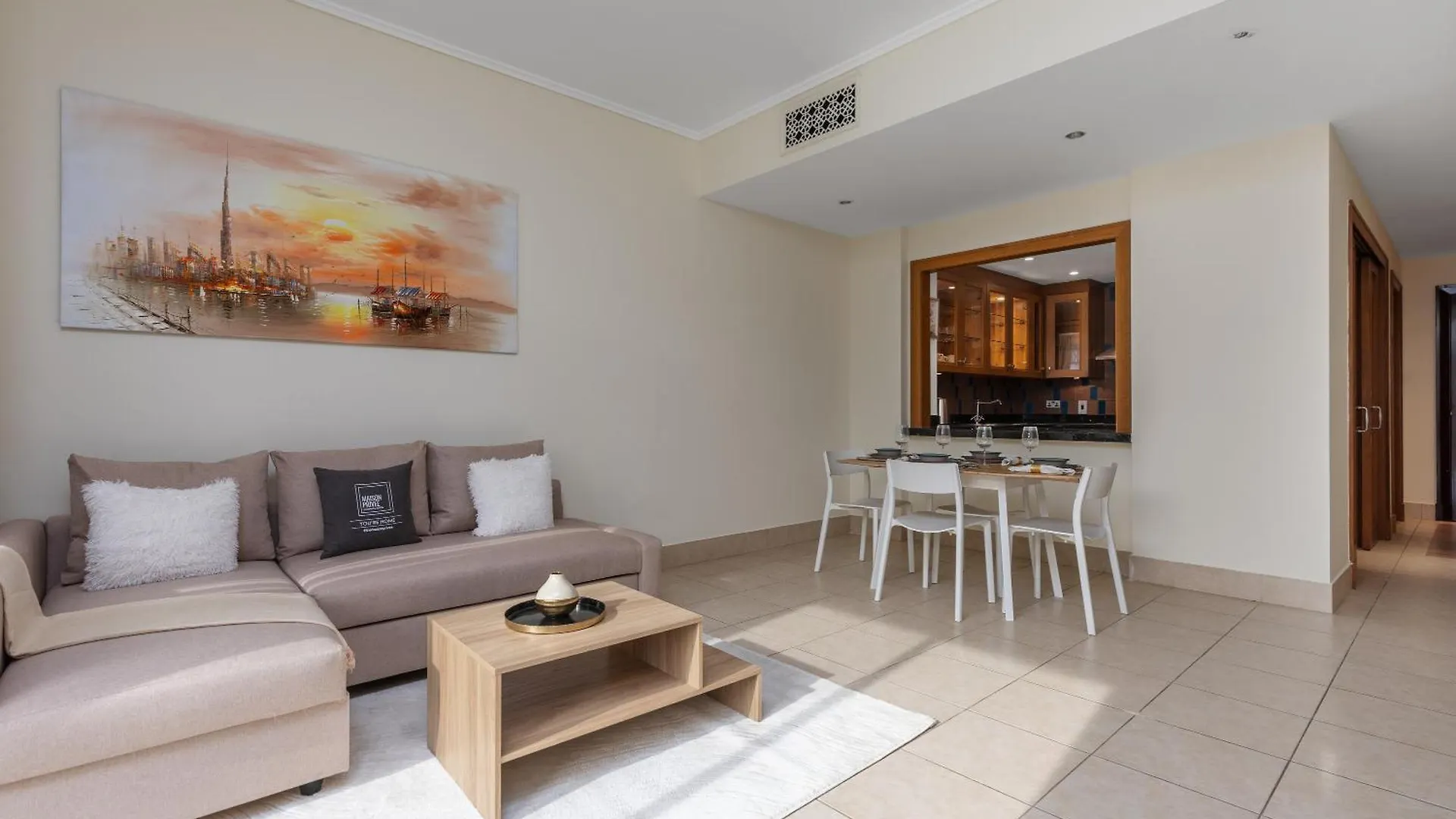 Maison Privee - Stylish & Spacious Apartment In Downtown Dubai 0*,  United Arab Emirates