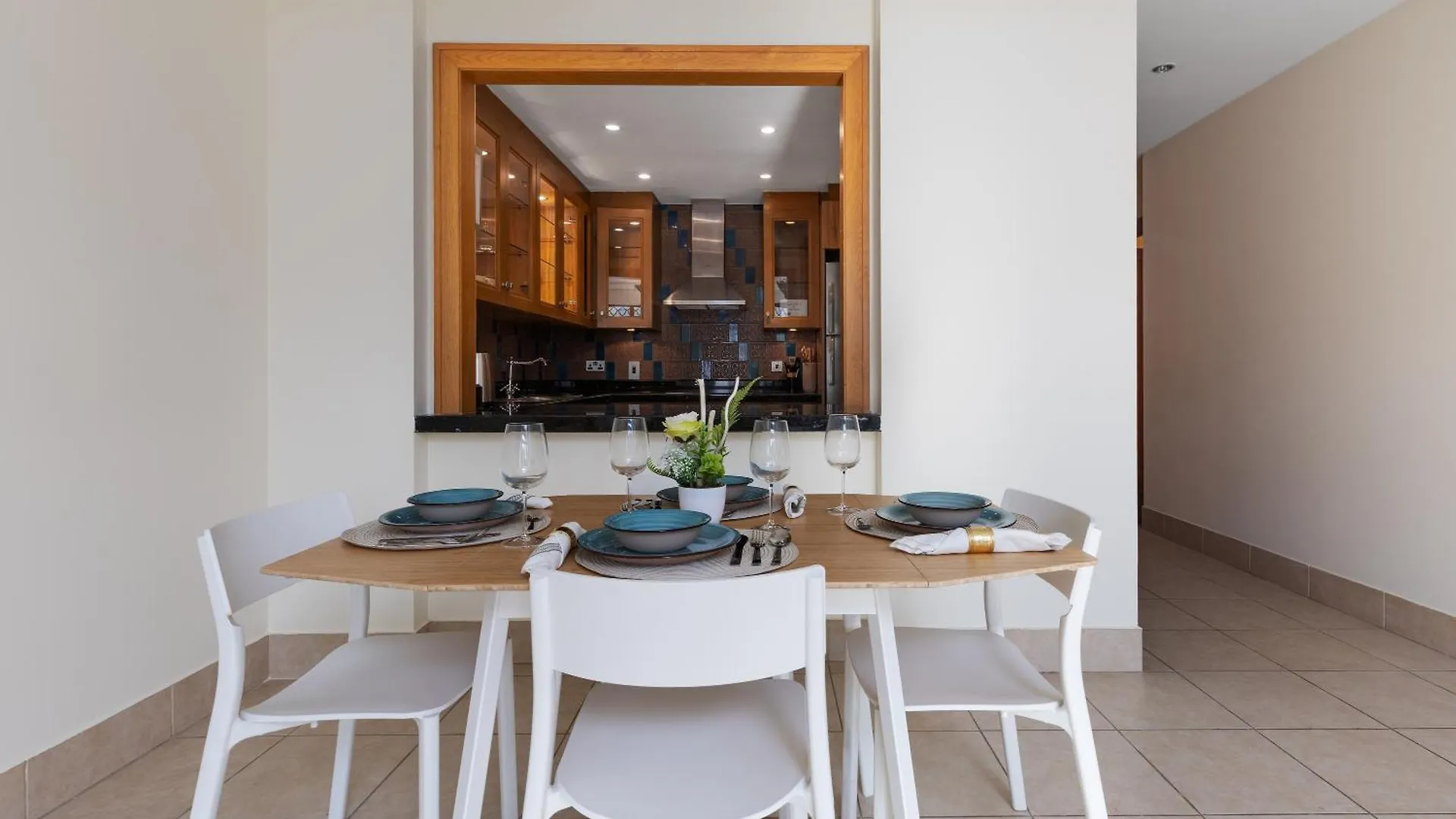 Maison Privee - Stylish & Spacious Apartment In Downtown Dubai