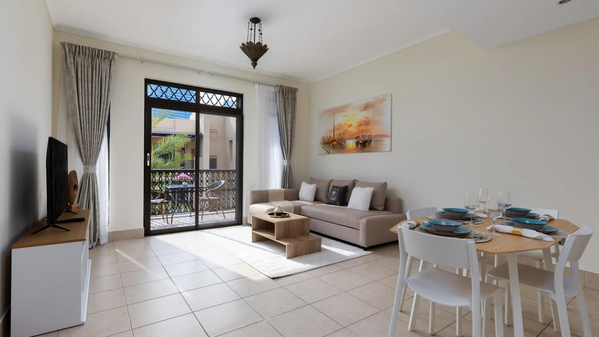 Maison Privee - Stylish & Spacious Apartment In Downtown Dubai